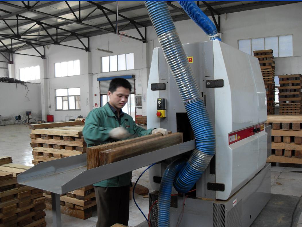 上海申屏木业有限公司-生产加工各种规格复合地板锯切面板